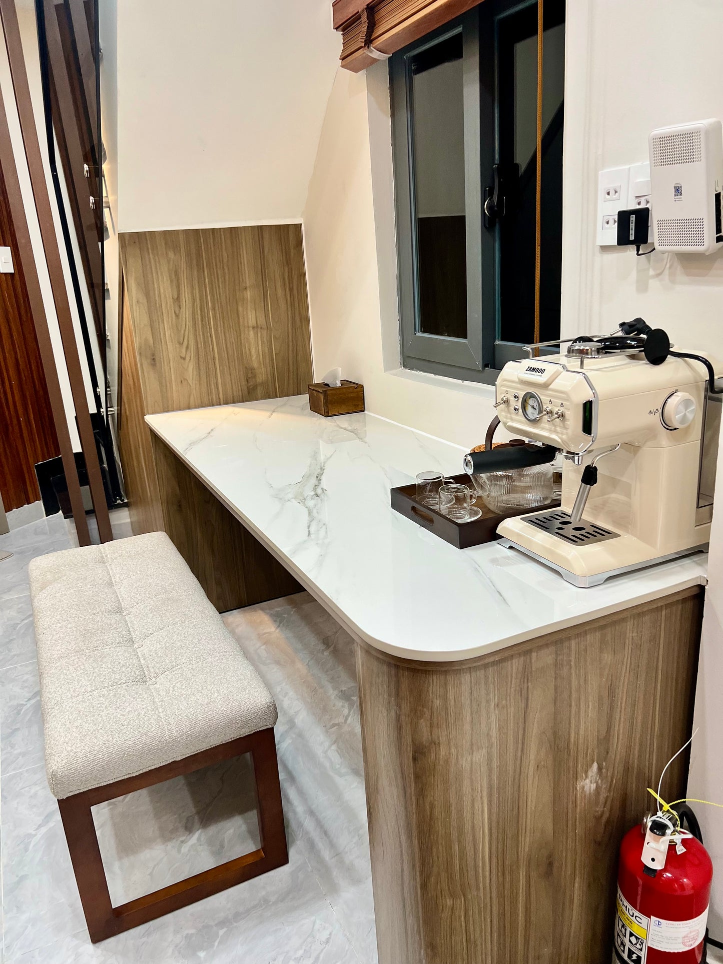 LYLAC Home Saigon TTT - Elegant 3BR 3BA Townhouse Roof Terrace Downtown D1