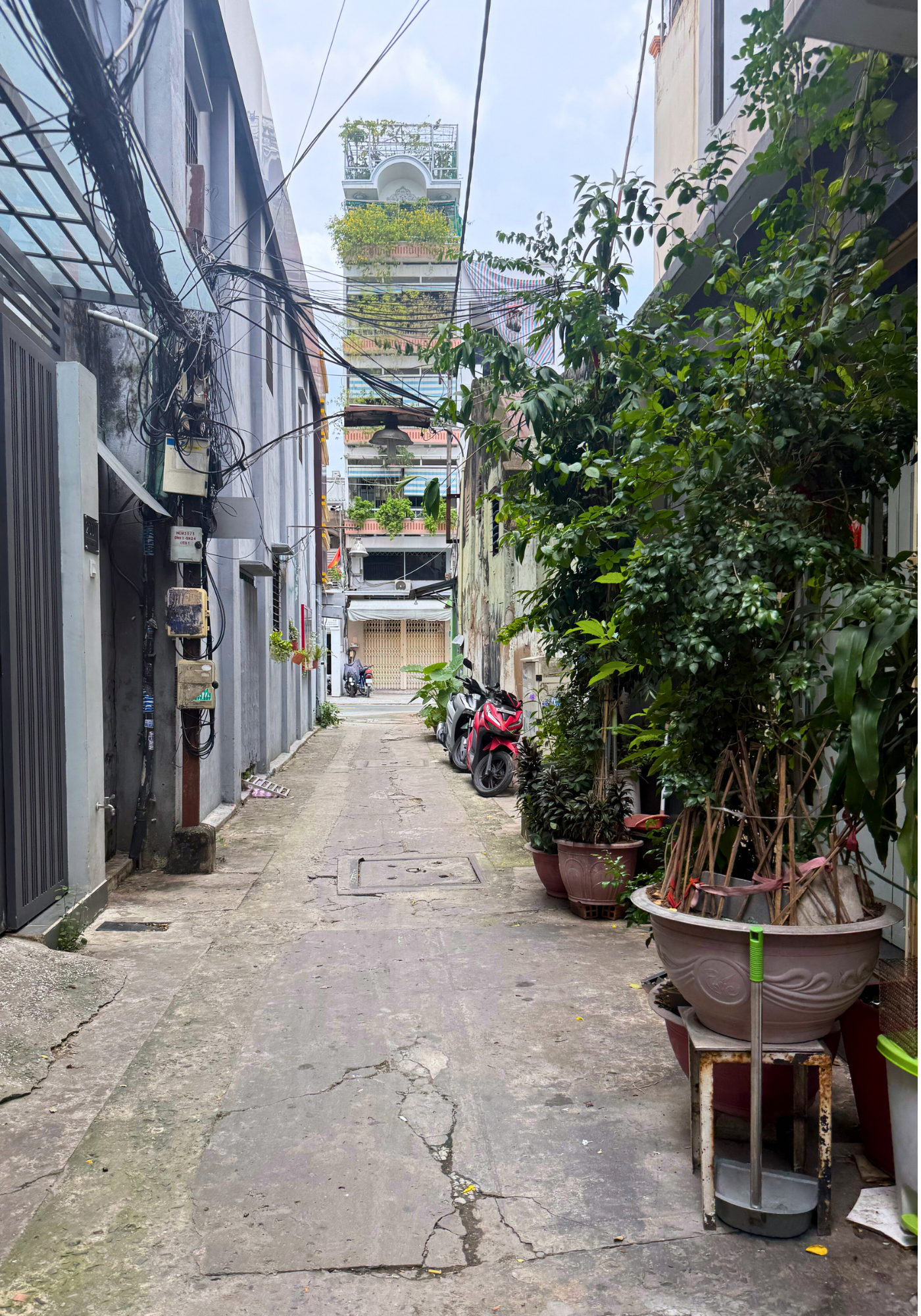 LYLAC Home Saigon COG - Tranquil City Center Wabi Sabi 3BR Townhouse in D1