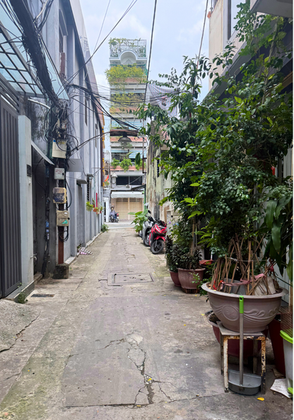 LYLAC Home Saigon COG - Tranquil City Center Wabi Sabi 3BR Townhouse in D1