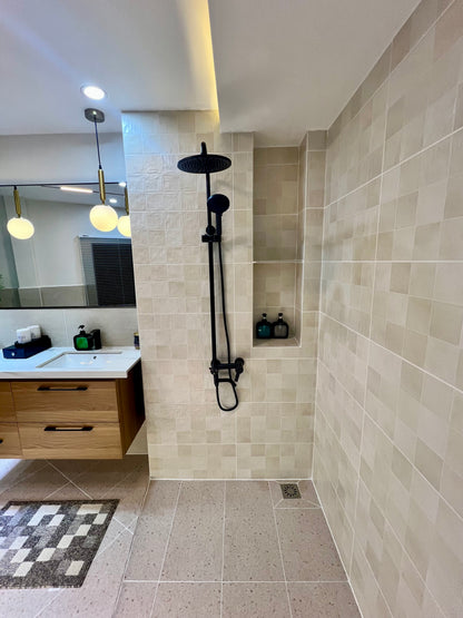 LYLAC Home Saigon TTT - Elegant 3BR 3BA Townhouse Roof Terrace Downtown D1