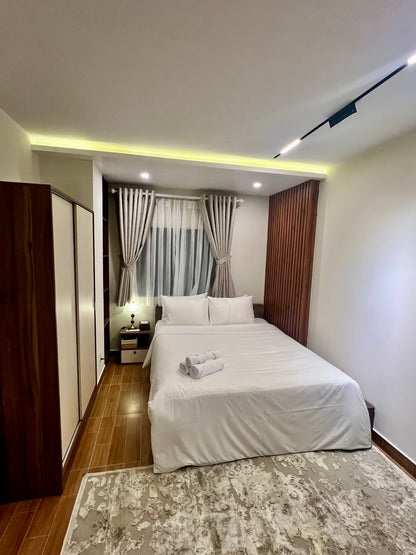 LYLAC Home Saigon TTT - Elegant 3BR 3BA Townhouse Roof Terrace Downtown D1