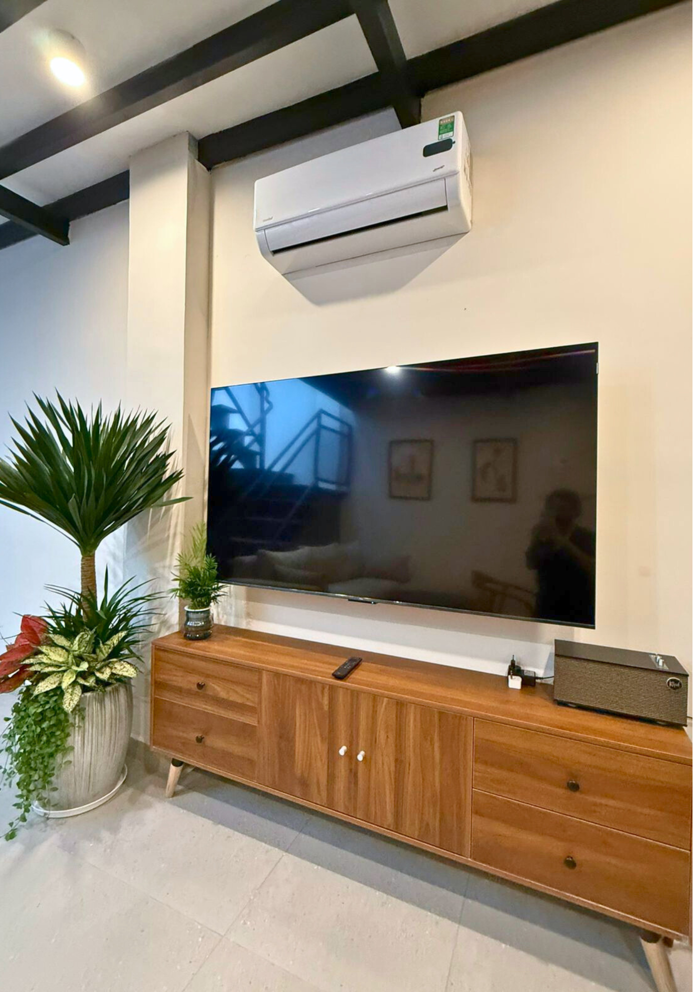 LYLAC Home Saigon COQ - Nhà phố 5 phòng ngủ phong cách đồng quê hiện đại ấm cúng, trung tâm thành phố D1