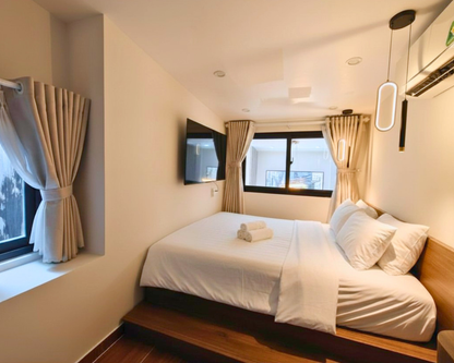 LYLAC Home Saigon TTT - Elegant 3BR 3BA Townhouse Roof Terrace Downtown D1