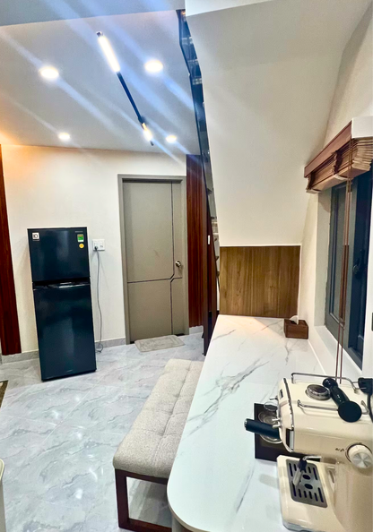 LYLAC Home Saigon TTT - Elegant 3BR 3BA Townhouse Roof Terrace Downtown D1