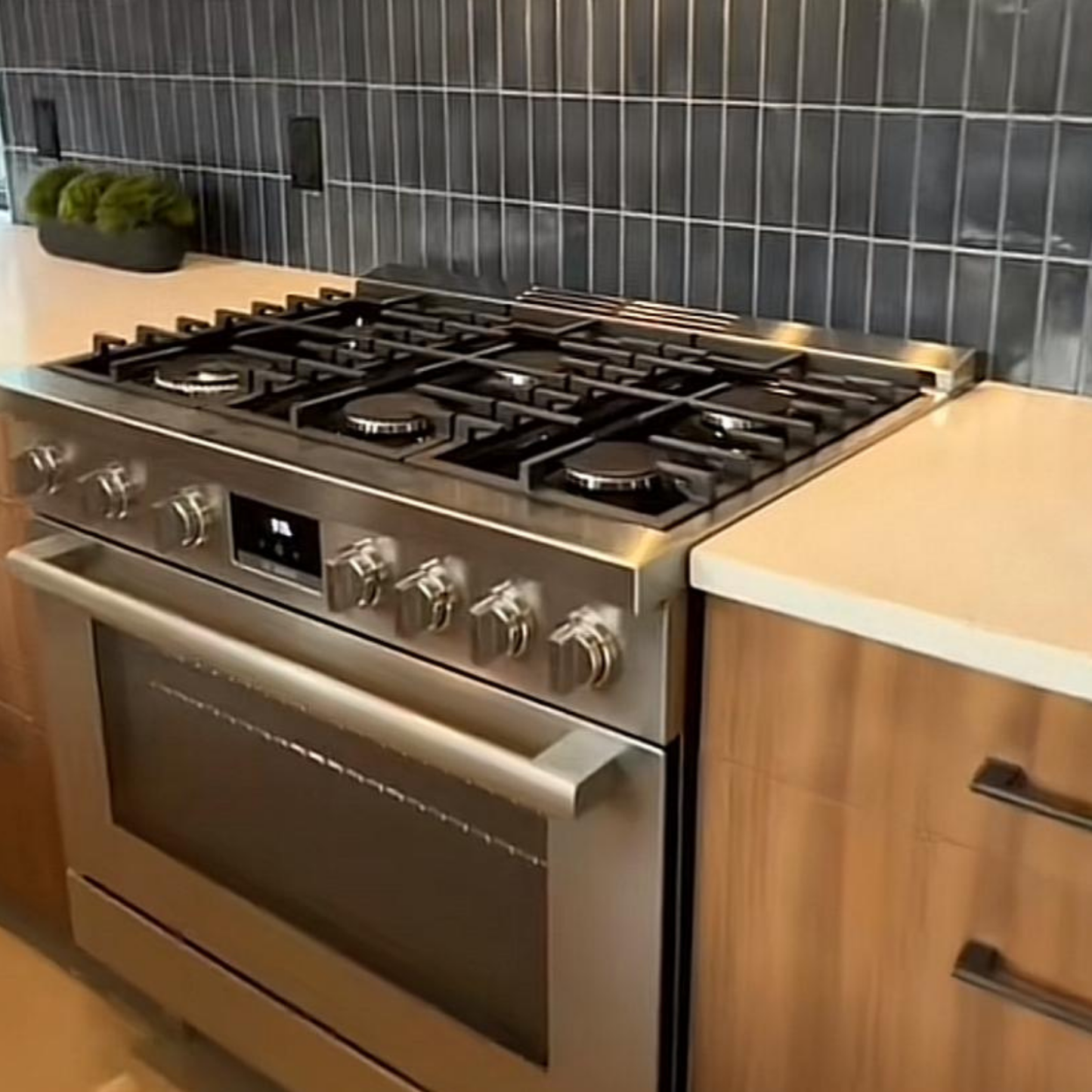 LYLAC Home Saigon COQ - Nhà phố 5 phòng ngủ phong cách đồng quê hiện đại ấm cúng, trung tâm thành phố D1