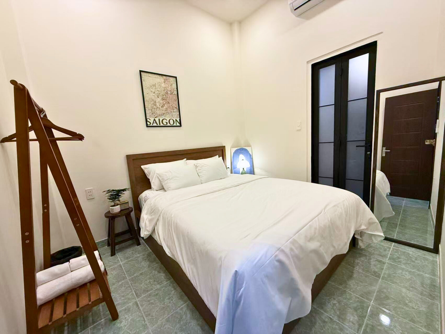 LYLAC Home Saigon TDX - Nhà phố 4 phòng ngủ ấm cúng có sân vườn tại trung tâm thành phố Quận 1.