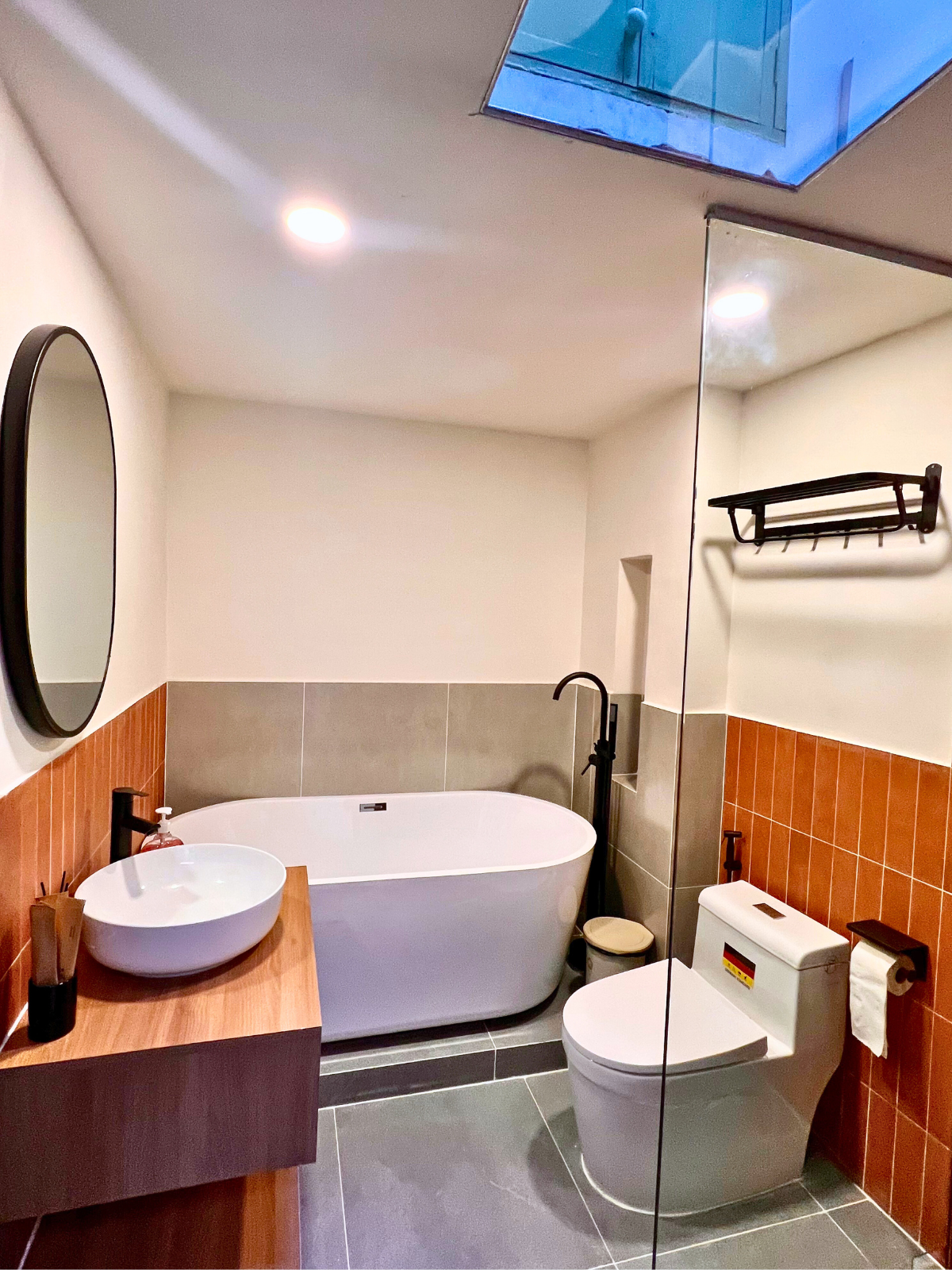 LYLAC Home Saigon TDX - Nhà phố 4 phòng ngủ ấm cúng có sân vườn tại trung tâm thành phố Quận 1.