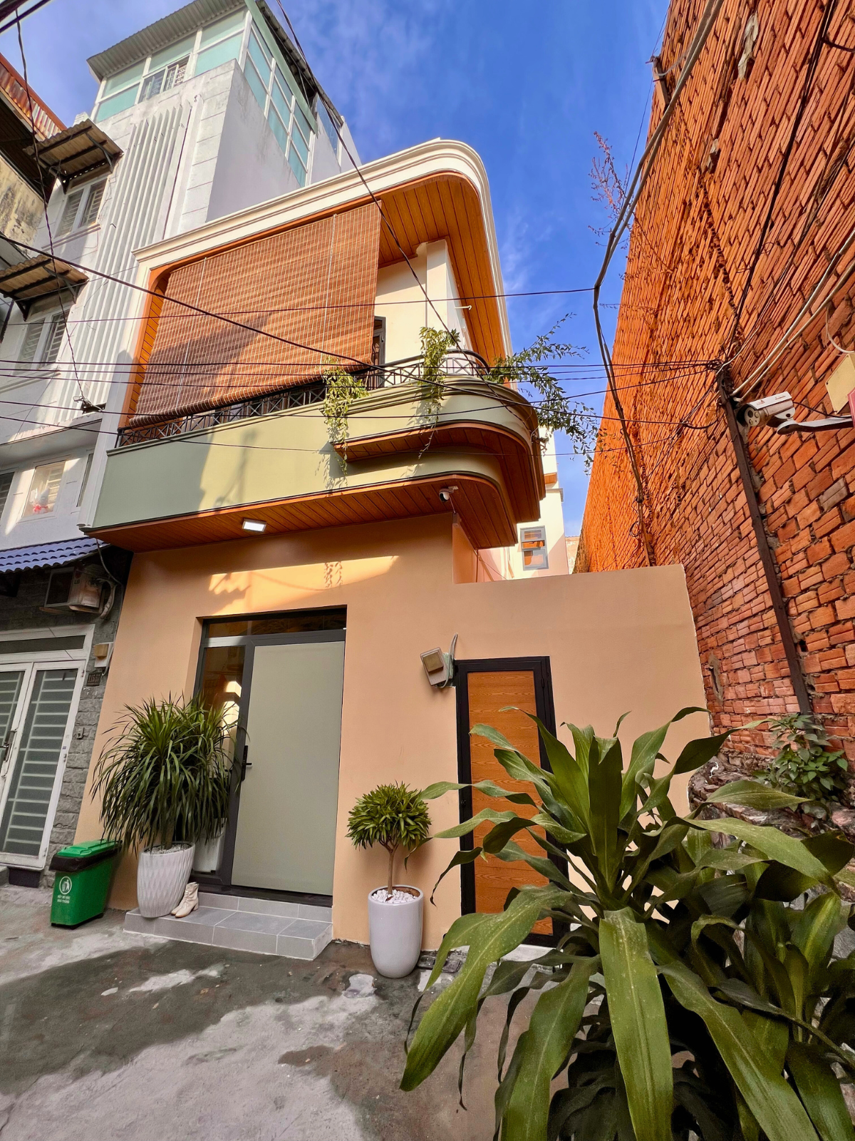 LYLAC Home Saigon TDX - Nhà phố 4 phòng ngủ ấm cúng có sân vườn tại trung tâm thành phố Quận 1.