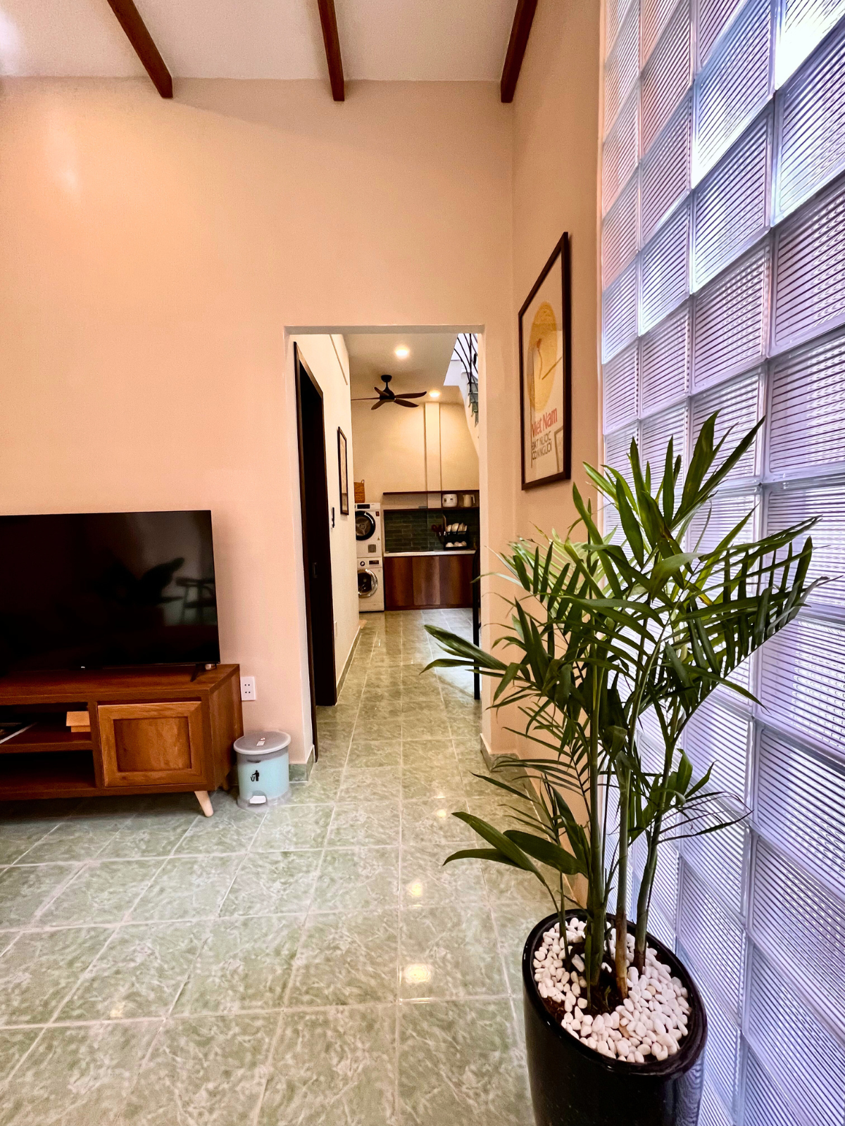 LYLAC Home Saigon TDX - Nhà phố 4 phòng ngủ ấm cúng có sân vườn tại trung tâm thành phố Quận 1.